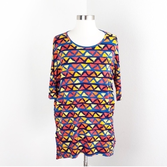 NEW LuLaRoe geometric print Irma top - Picture 1 of 7